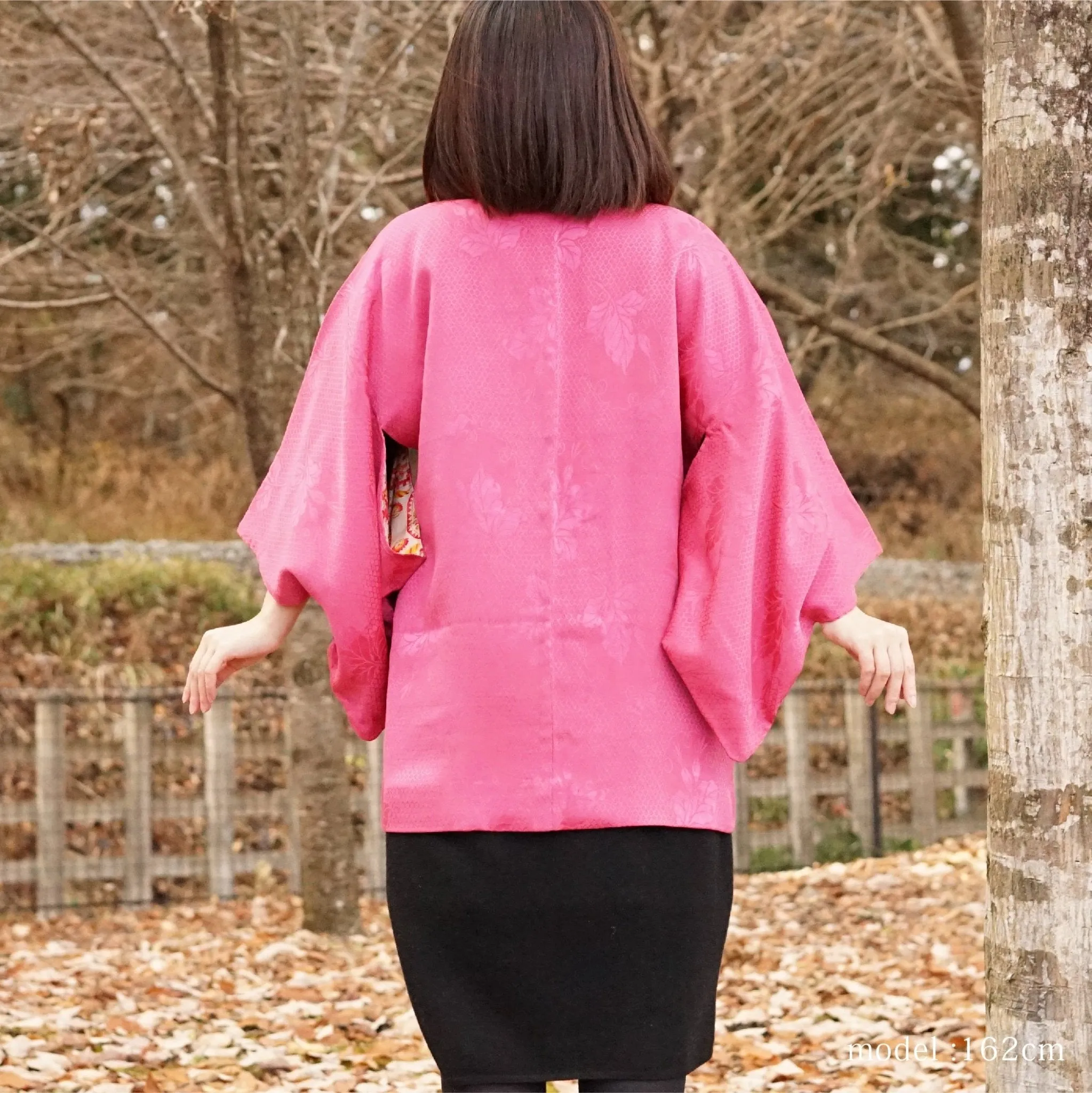 Pink haori with embossed leaf design