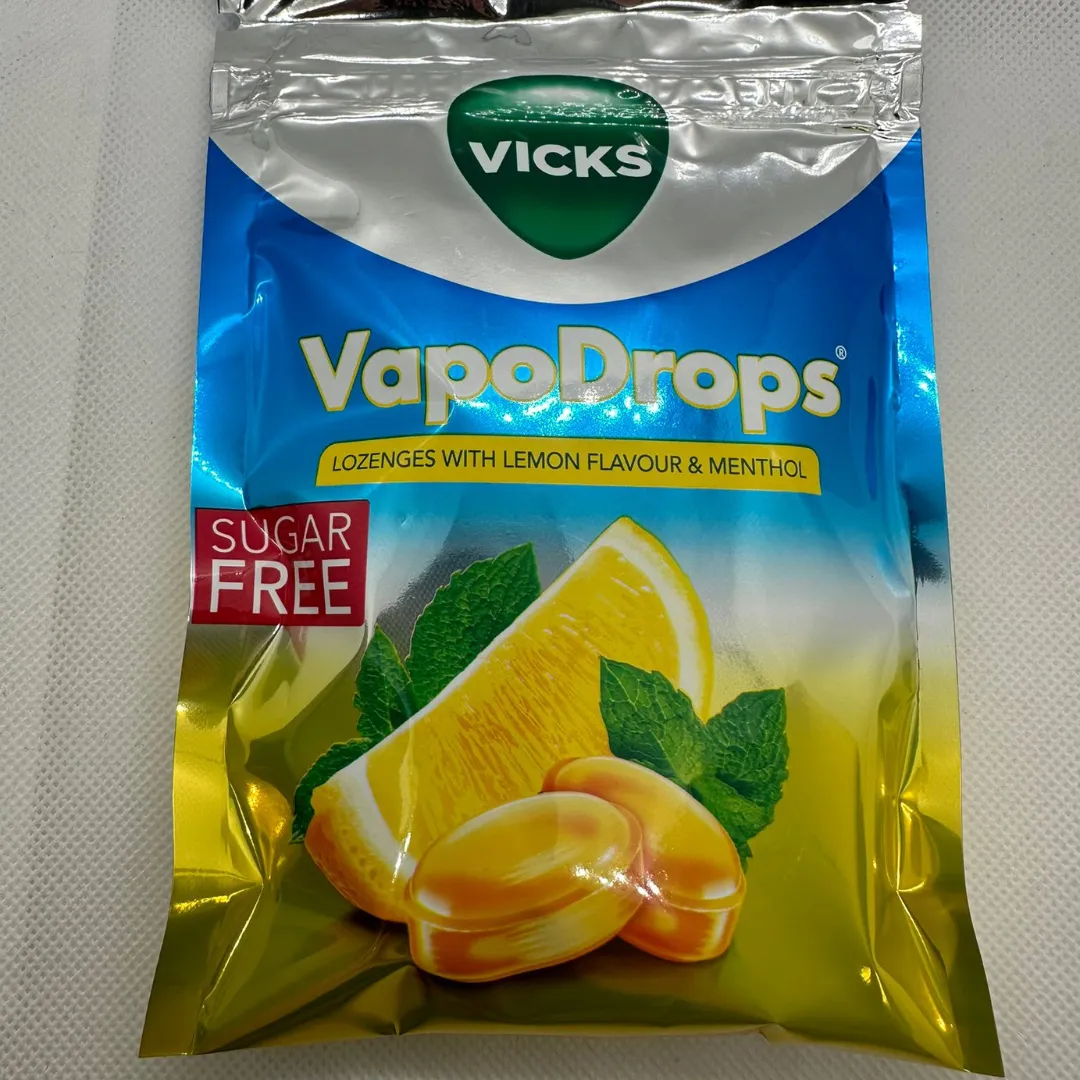 VICKS VapoDrops sugar free vegan lozenges with lemon - 72g (A)